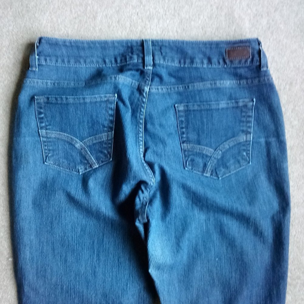 Lee Riders Boot Cut Jeans w/ No Gap Waist - Picture 4 of 9